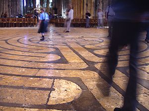 300px-Labyrinth_at_Chartres_Cathedral.jpg